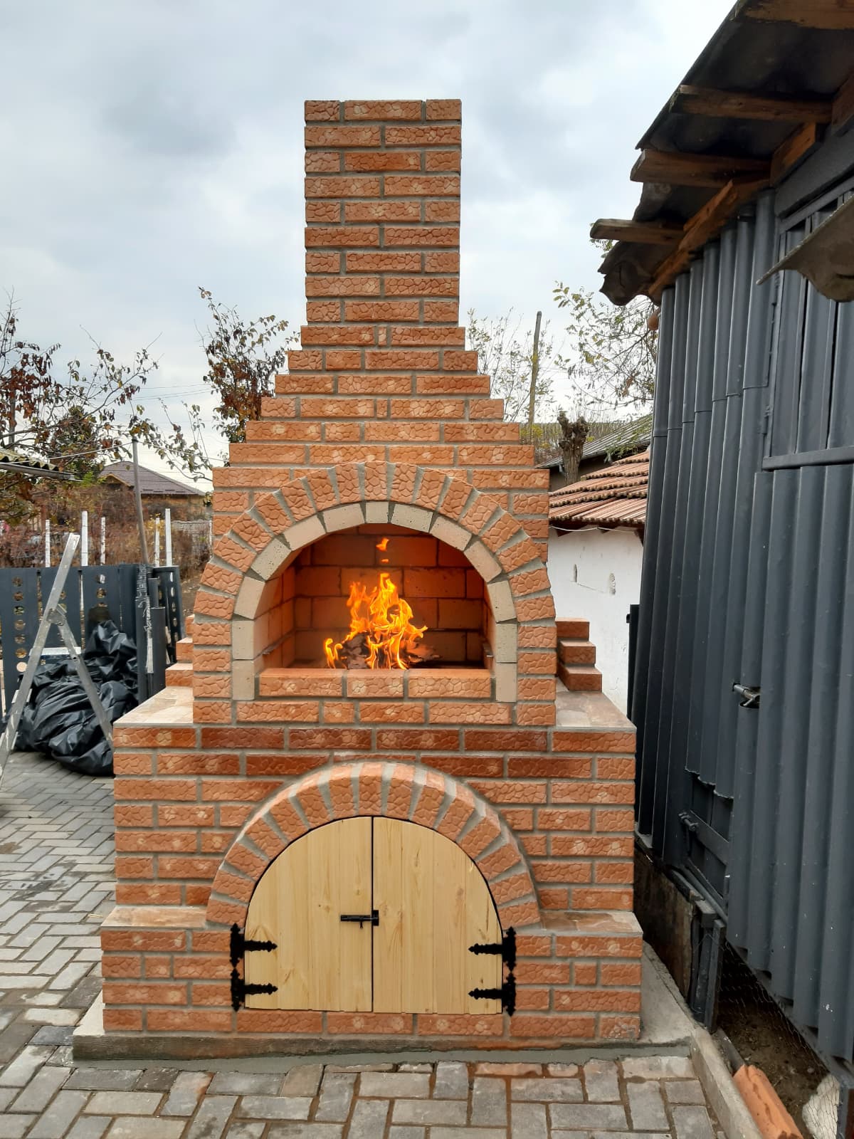 gratar de gradina din caramida